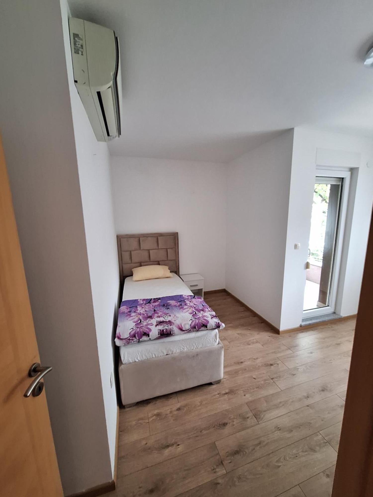 Apartment Enjoy Free Private Parking *