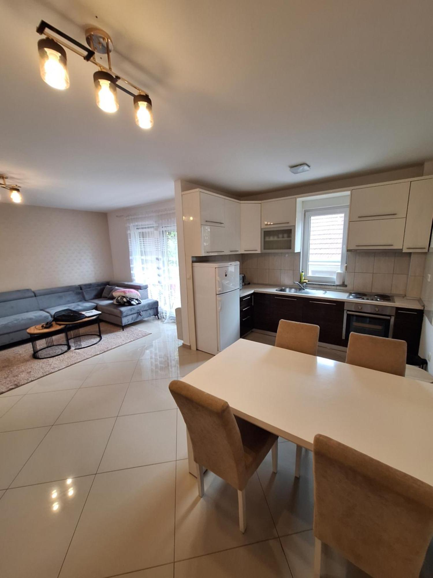 Enjoy Free Private Parking Apartment