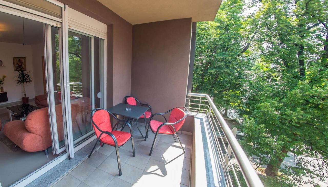 Enjoy Free Private Parking Apartment *