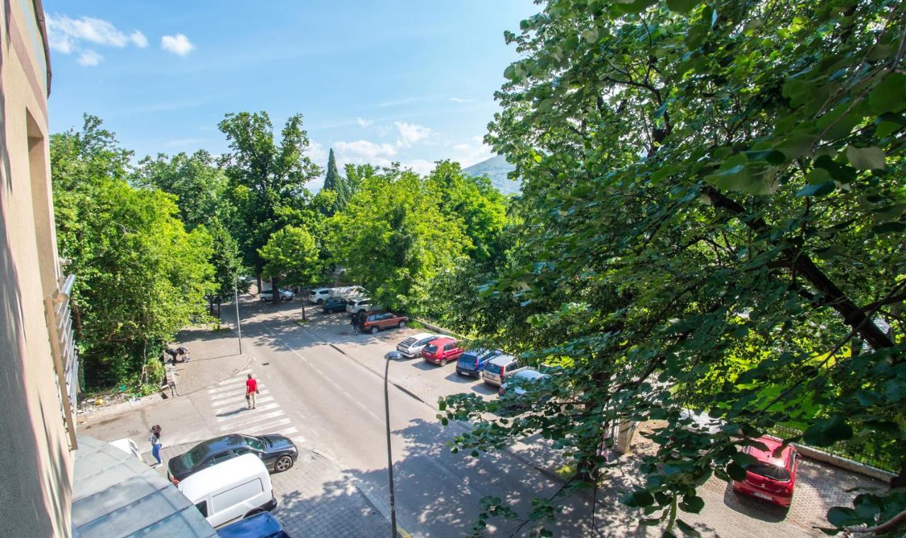 Enjoy Free Private Parking Apartment